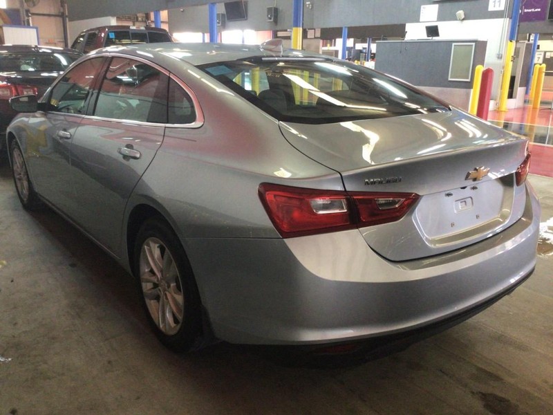 Chevrolet Malibu Vehicle Full-screen Gallery Image 2