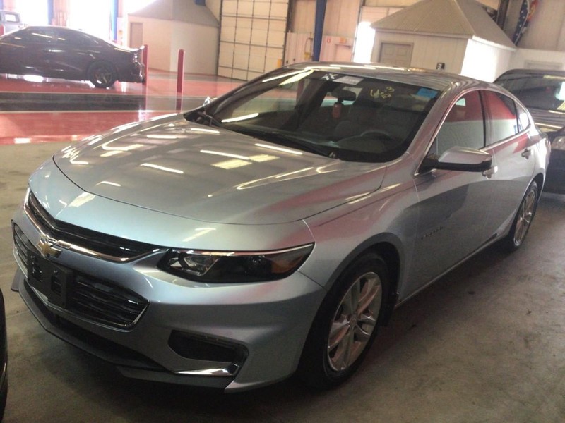 Chevrolet Malibu Vehicle Full-screen Gallery Image 3