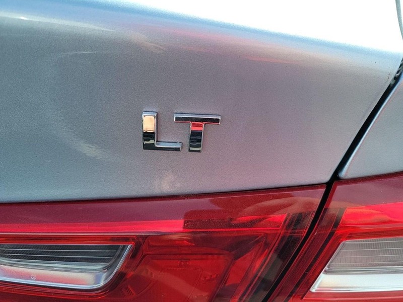 Chevrolet Malibu Vehicle Full-screen Gallery Image 4