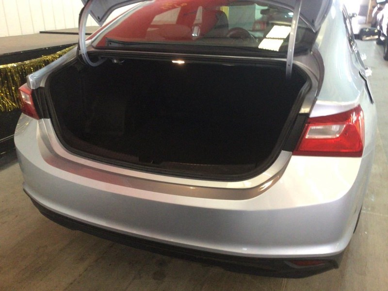 Chevrolet Malibu Vehicle Full-screen Gallery Image 5