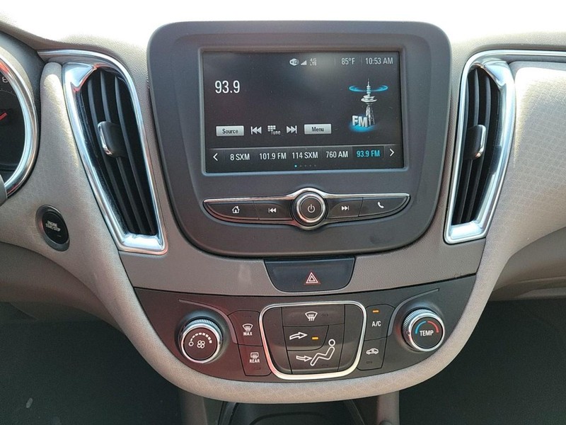 Chevrolet Malibu Vehicle Full-screen Gallery Image 7