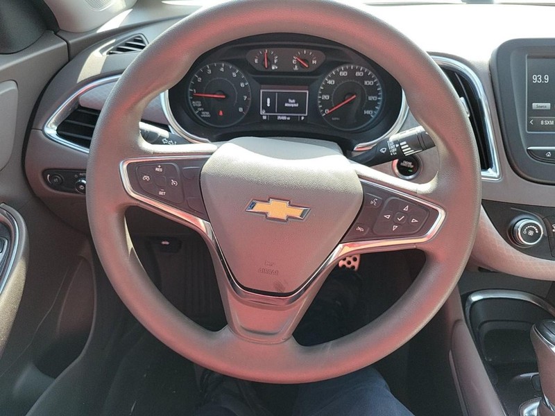 Chevrolet Malibu Vehicle Full-screen Gallery Image 8