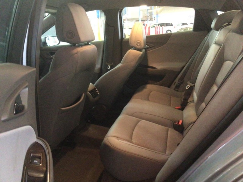 Chevrolet Malibu Vehicle Full-screen Gallery Image 9