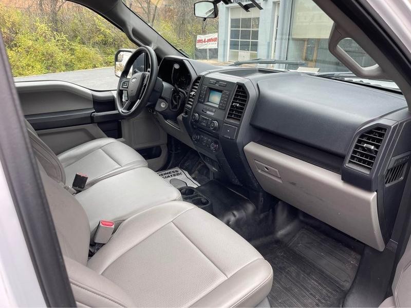 Ford F-150 Vehicle Full-screen Gallery Image 6