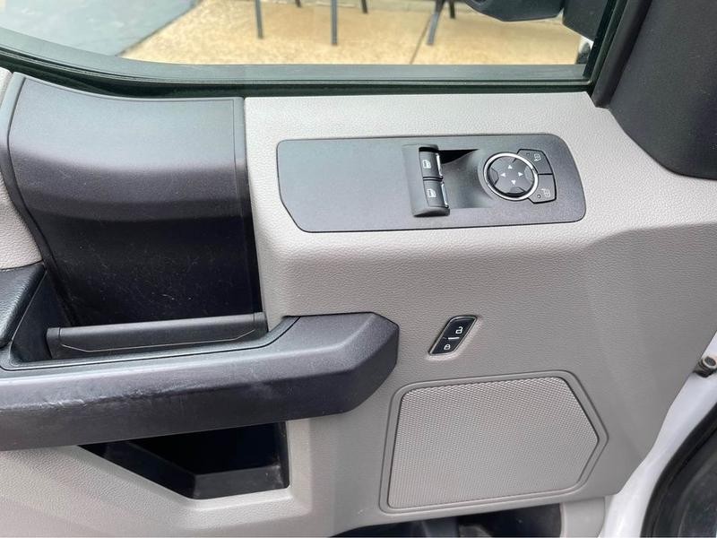 Ford F-150 Vehicle Full-screen Gallery Image 7