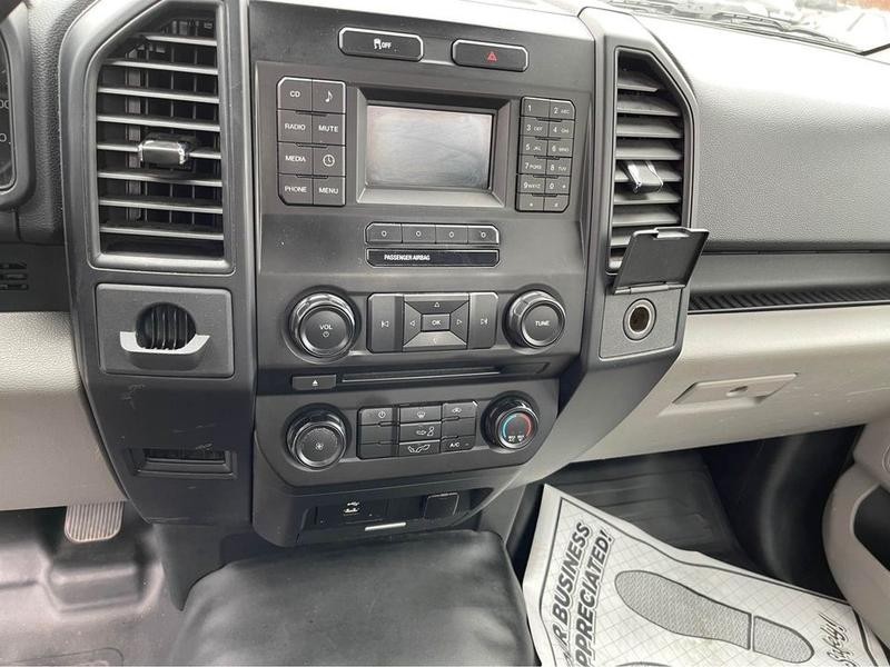 Ford F-150 Vehicle Full-screen Gallery Image 8