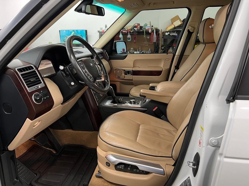 Land Rover Range Rover Vehicle Full-screen Gallery Image 5