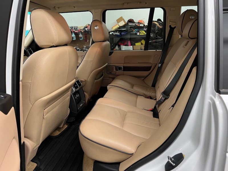 Land Rover Range Rover Vehicle Full-screen Gallery Image 6