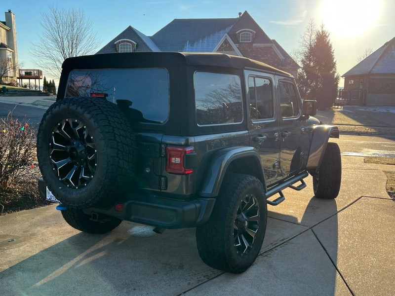 Jeep Wrangler 4xe Vehicle Full-screen Gallery Image 2