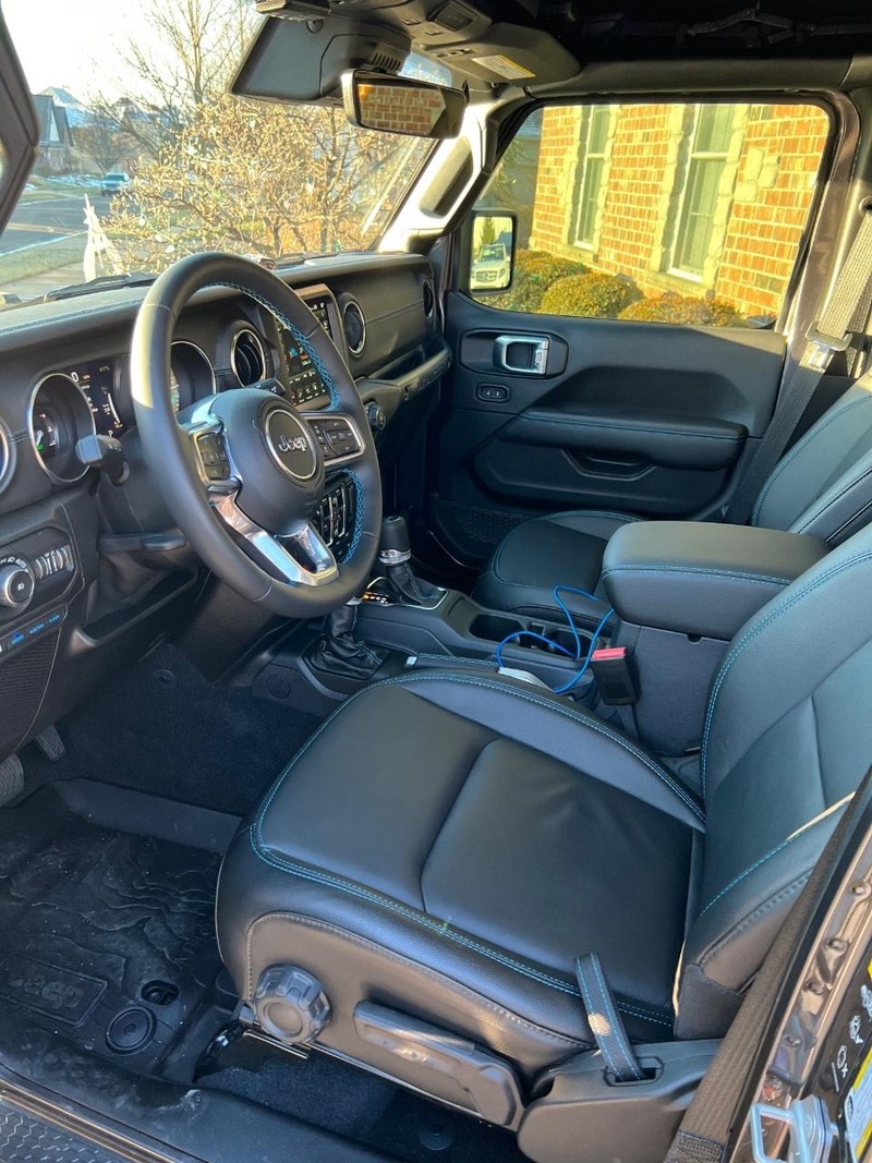 Jeep Wrangler 4xe Vehicle Full-screen Gallery Image 5