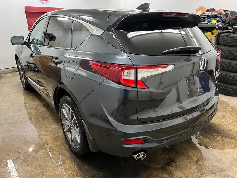 Acura RDX Vehicle Full-screen Gallery Image 3