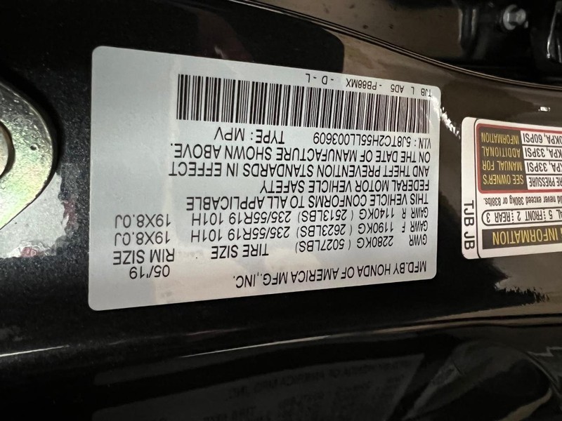 Acura RDX Vehicle Full-screen Gallery Image 8