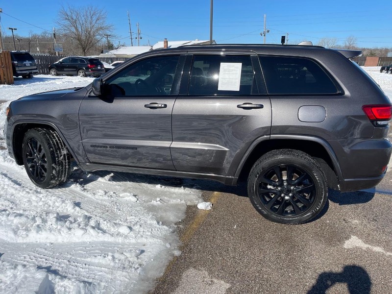Jeep Grand Cherokee Vehicle Full-screen Gallery Image 3