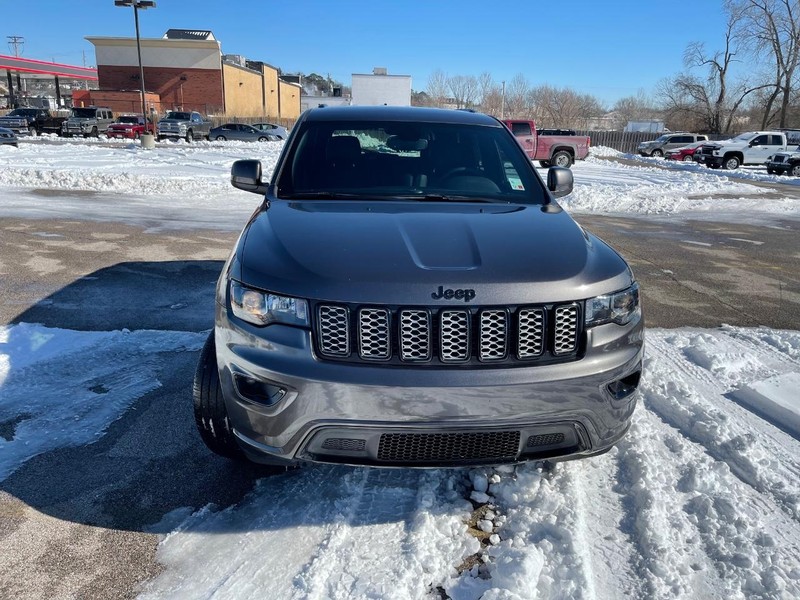 Jeep Grand Cherokee Vehicle Full-screen Gallery Image 4