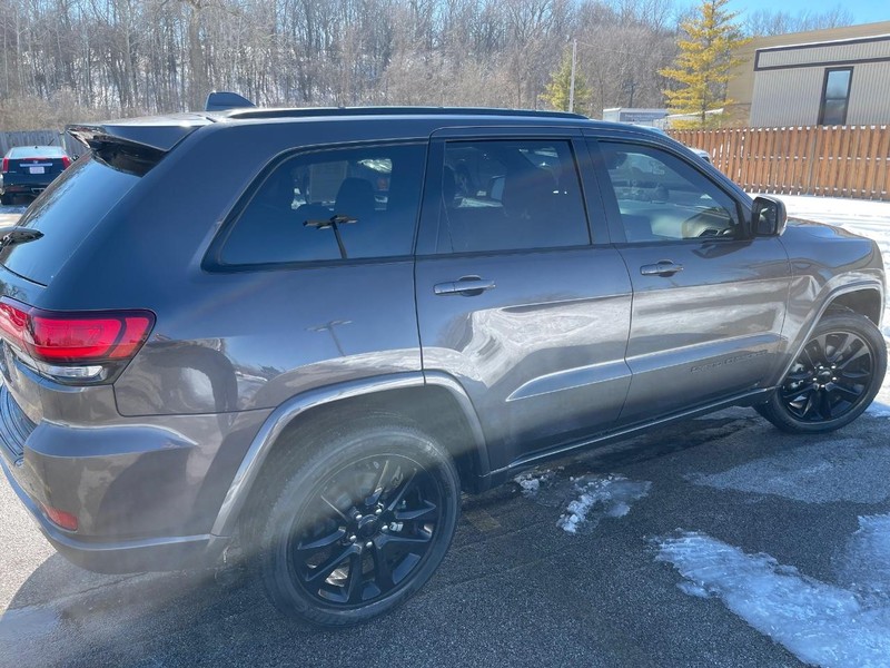 Jeep Grand Cherokee Vehicle Full-screen Gallery Image 5
