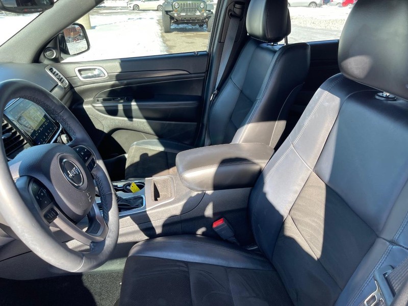 Jeep Grand Cherokee Vehicle Full-screen Gallery Image 8