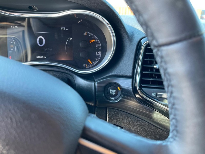 Jeep Grand Cherokee Vehicle Full-screen Gallery Image 10