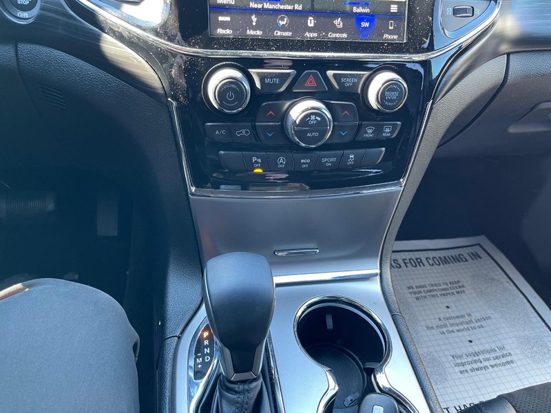 Jeep Grand Cherokee Vehicle Full-screen Gallery Image 11