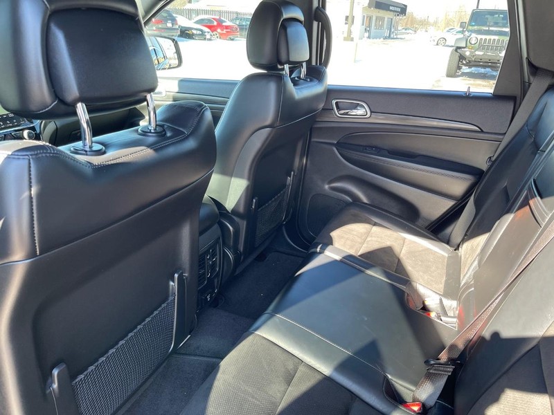 Jeep Grand Cherokee Vehicle Full-screen Gallery Image 14