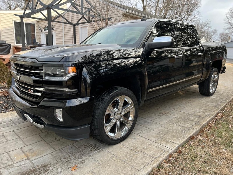 Chevrolet Silverado 1500 Vehicle Full-screen Gallery Image 2