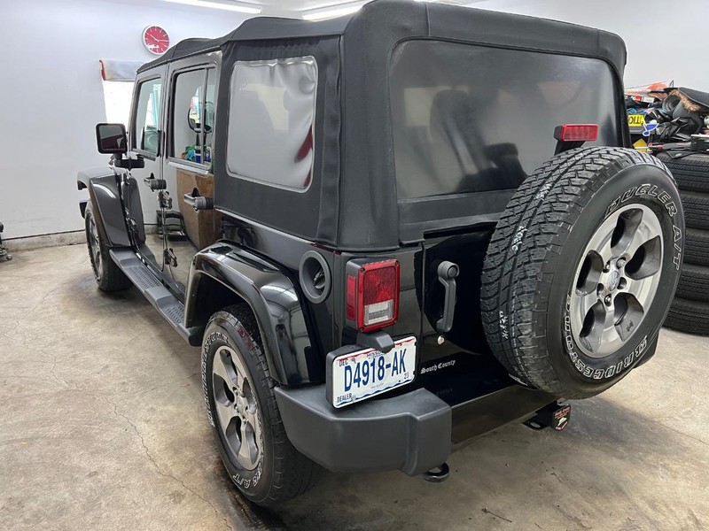 Jeep Wrangler Unlimited Vehicle Full-screen Gallery Image 4