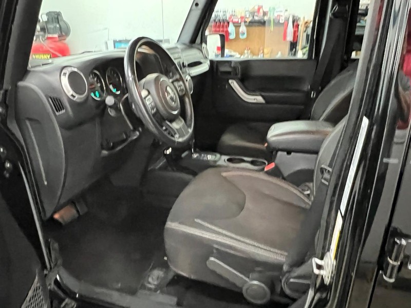 Jeep Wrangler Unlimited Vehicle Full-screen Gallery Image 5