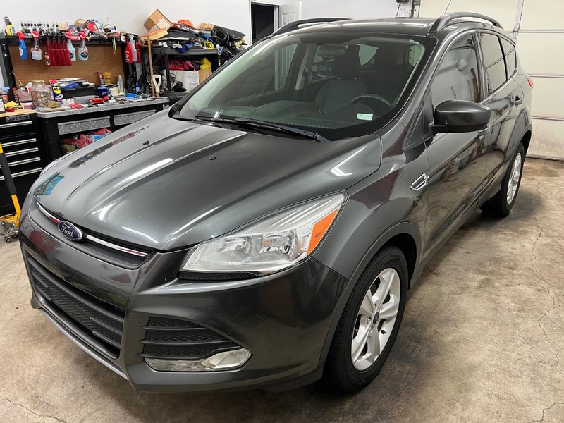 Ford Escape Vehicle Full-screen Gallery Image 2