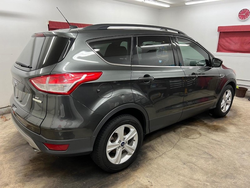 Ford Escape Vehicle Full-screen Gallery Image 4