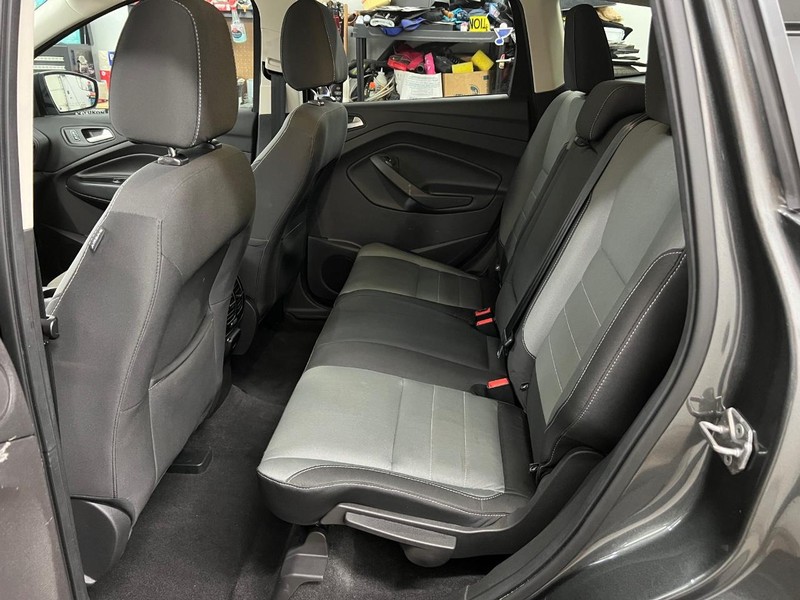 Ford Escape Vehicle Full-screen Gallery Image 6