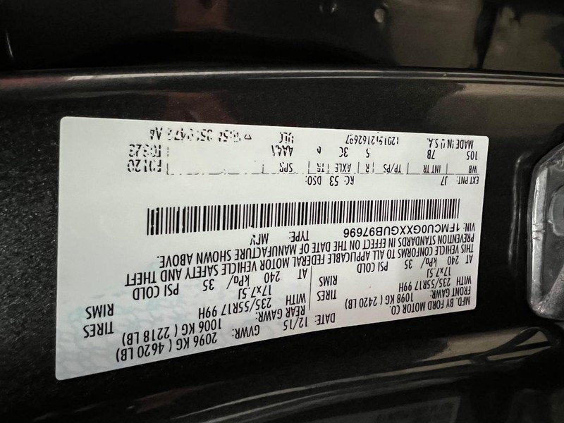 Ford Escape Vehicle Full-screen Gallery Image 8