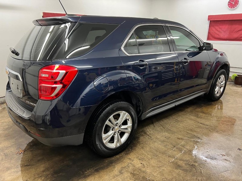 Chevrolet Equinox Vehicle Full-screen Gallery Image 3