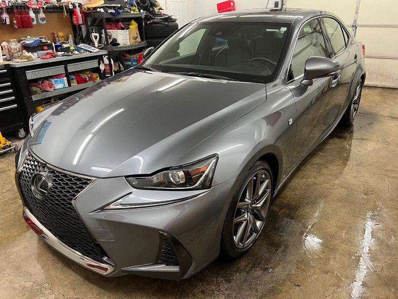 Lexus IS Vehicle Full-screen Gallery Image 2