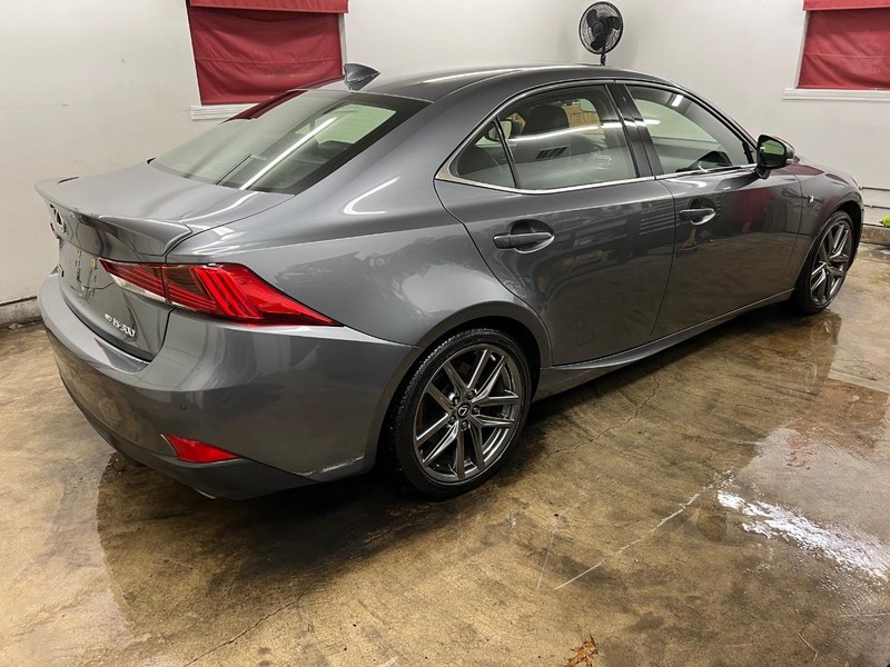 Lexus IS Vehicle Full-screen Gallery Image 3