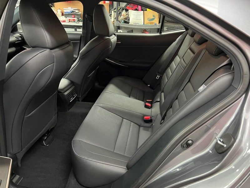 Lexus IS Vehicle Full-screen Gallery Image 6