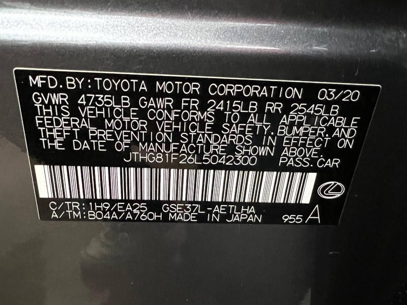 Lexus IS Vehicle Full-screen Gallery Image 7