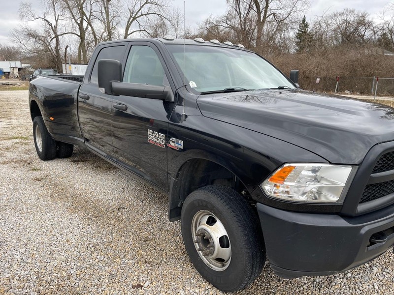 Ram 3500 Vehicle Full-screen Gallery Image 2