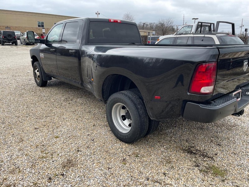 Ram 3500 Vehicle Full-screen Gallery Image 3