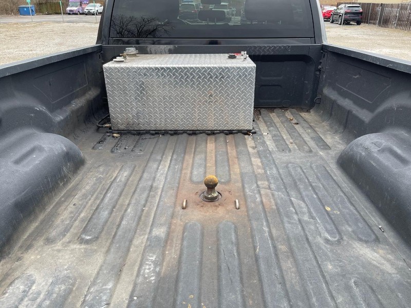 Ram 3500 Vehicle Full-screen Gallery Image 6
