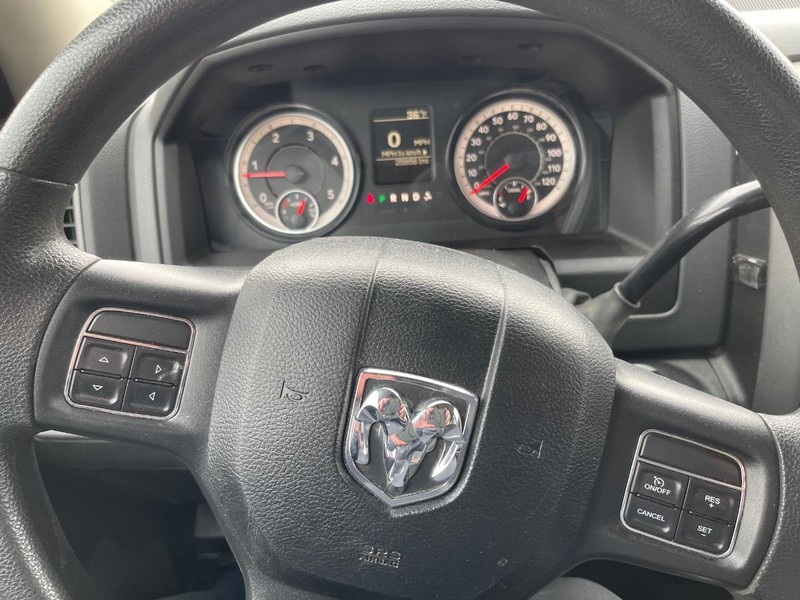 Ram 3500 Vehicle Full-screen Gallery Image 8