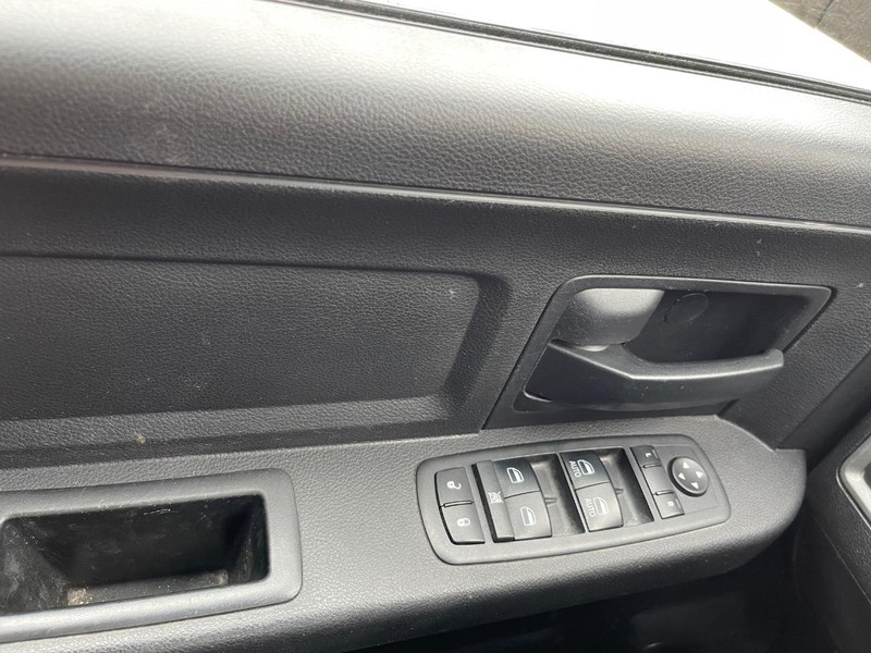 Ram 3500 Vehicle Full-screen Gallery Image 11