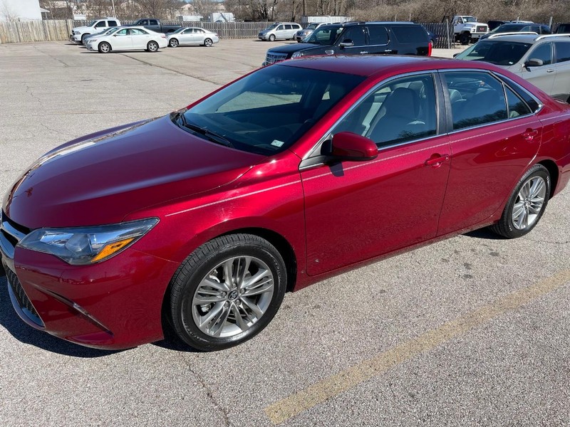 Toyota Camry Vehicle Full-screen Gallery Image 2