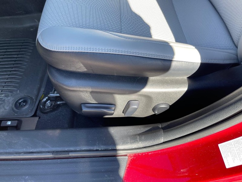 Toyota Camry Vehicle Full-screen Gallery Image 10