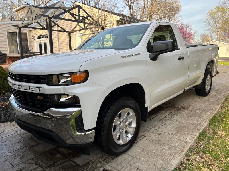 Chevrolet Silverado 1500 Vehicle Full-screen Gallery Image 2