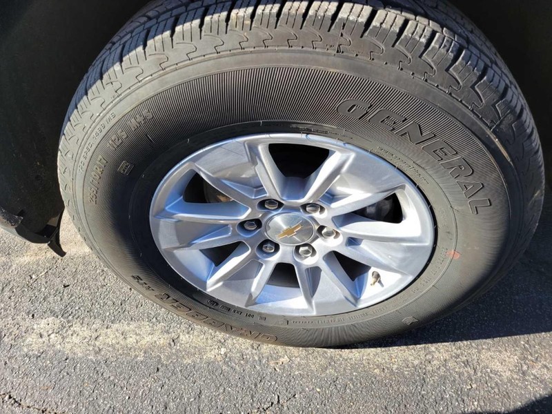 Chevrolet Silverado 1500 Vehicle Full-screen Gallery Image 8