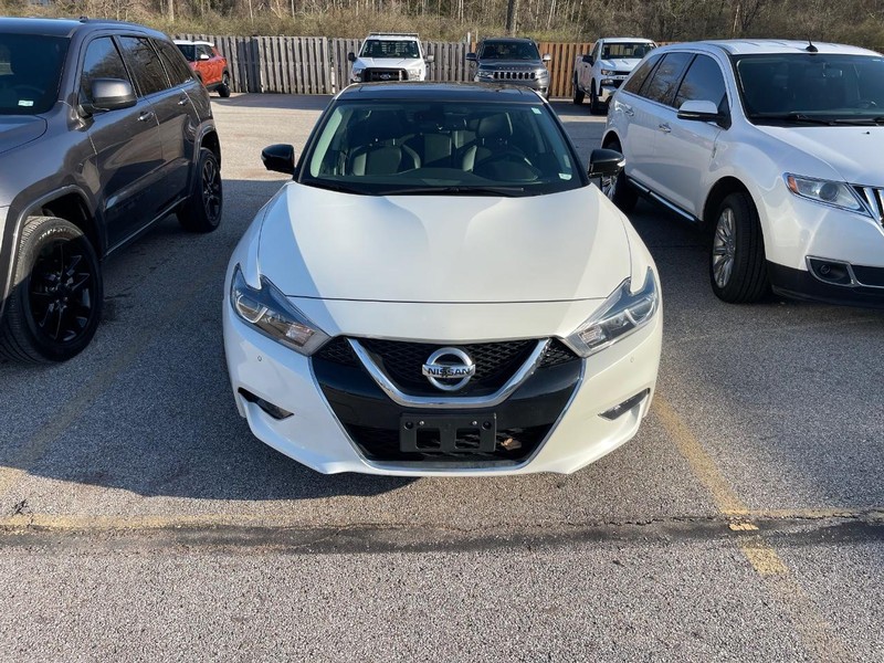 Nissan Maxima Vehicle Full-screen Gallery Image 6