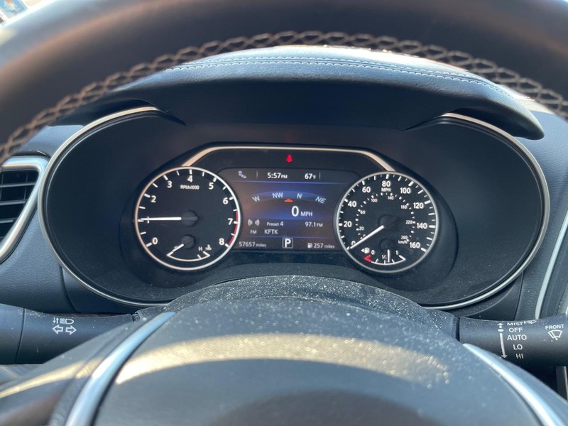 Nissan Maxima Vehicle Full-screen Gallery Image 9