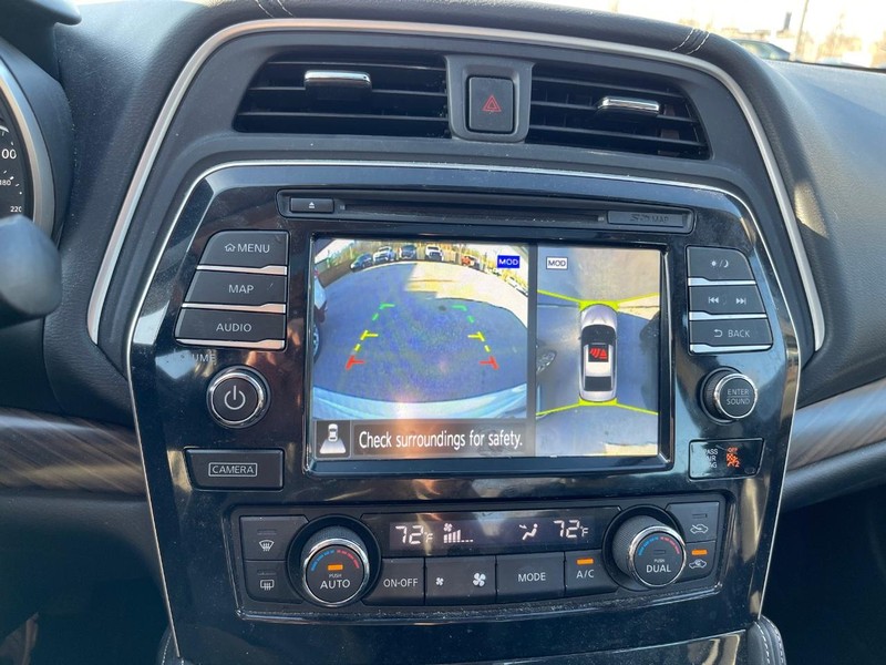 Nissan Maxima Vehicle Full-screen Gallery Image 11