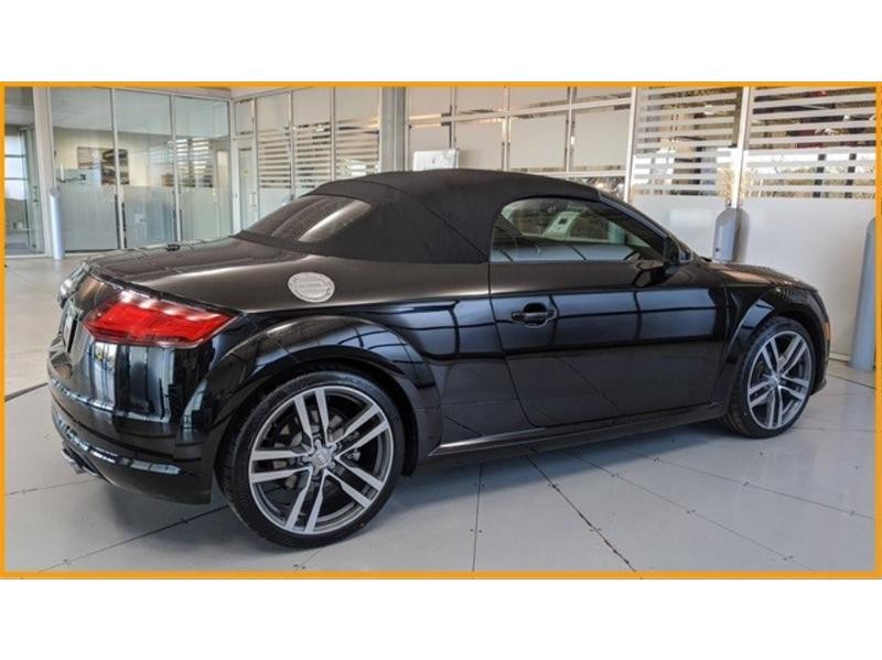 Audi TT Roadster Vehicle Full-screen Gallery Image 7