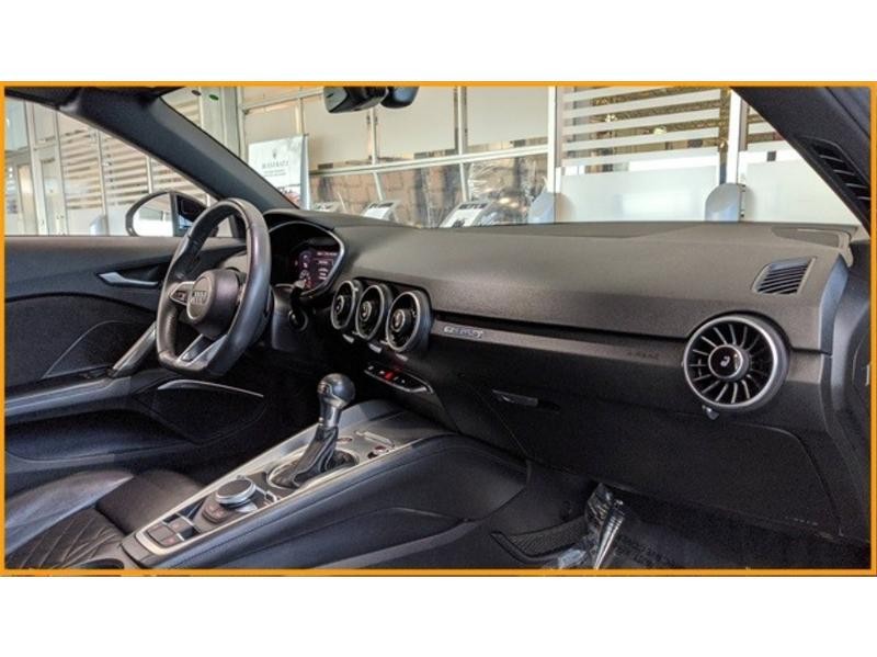 Audi TT Roadster Vehicle Full-screen Gallery Image 12