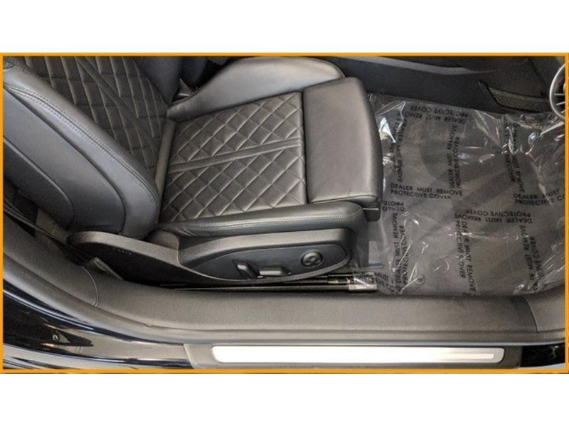 Audi TT Roadster Vehicle Full-screen Gallery Image 14